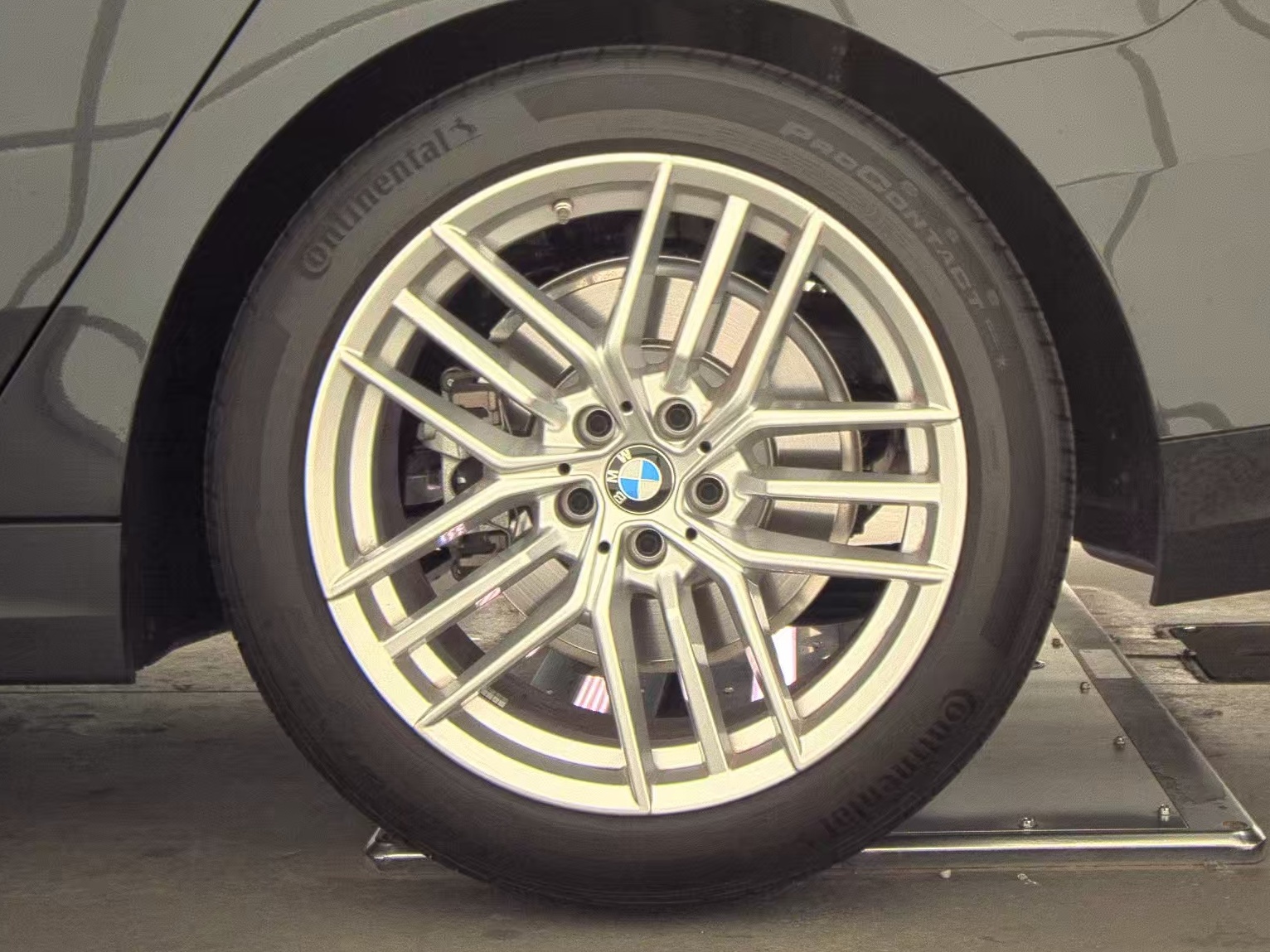 2025 BMW 5 Series 530i RWD