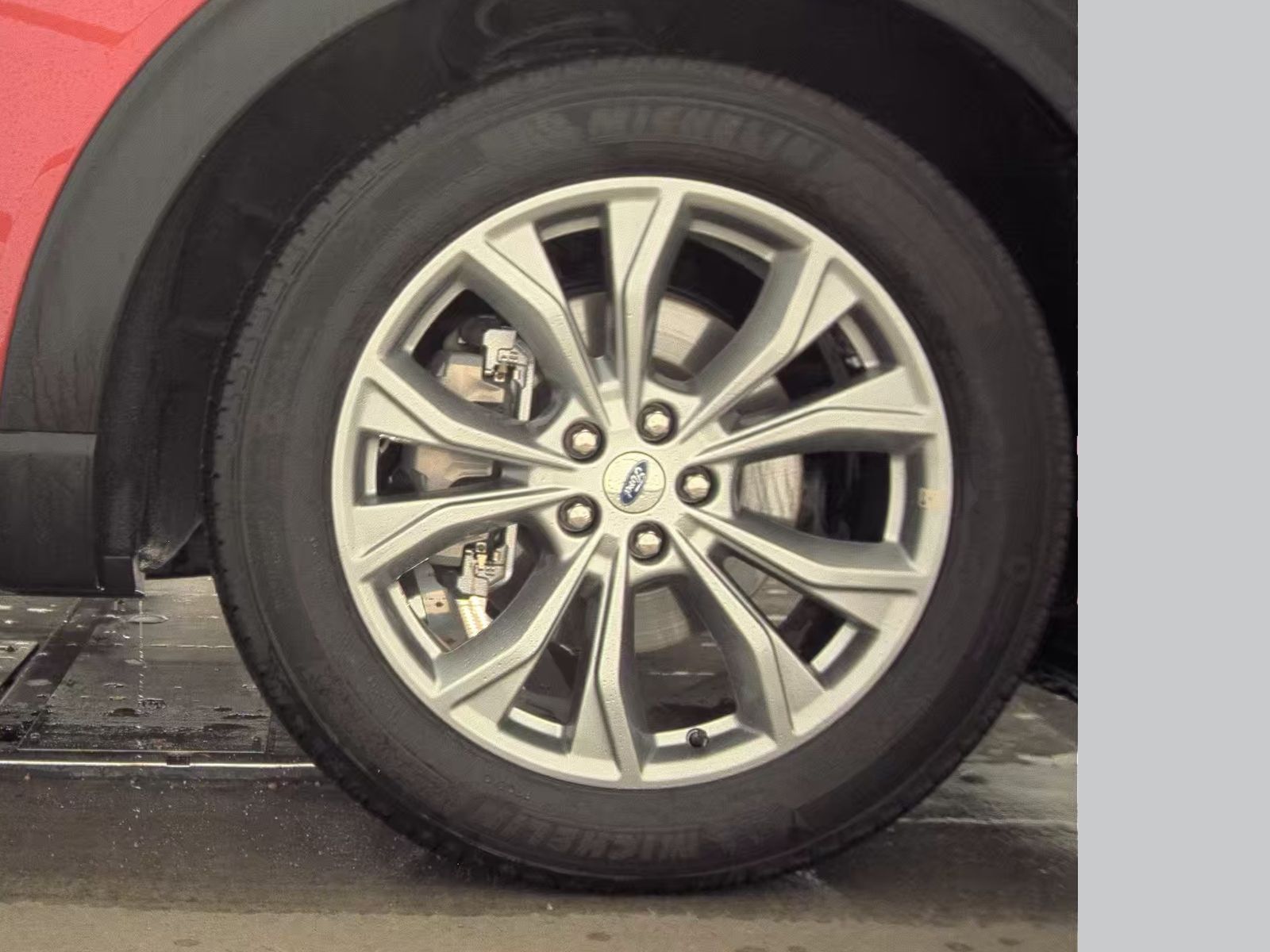 2023 Ford Explorer XLT RWD