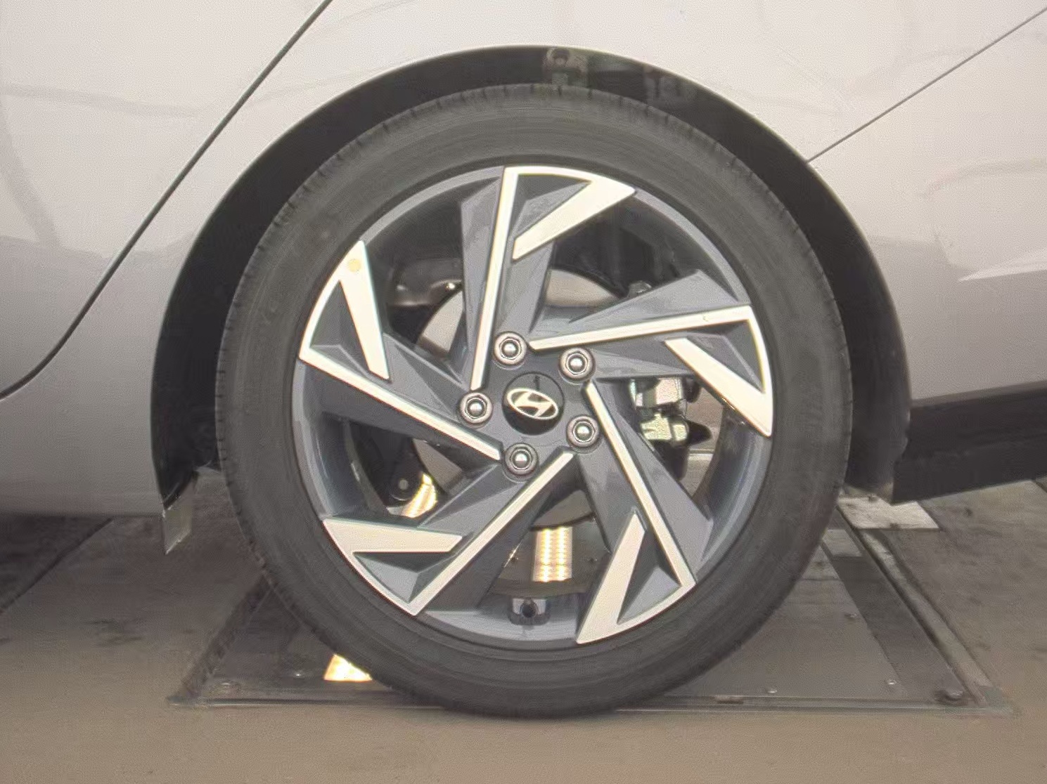 2025 Hyundai Elantra Hybrid Limited FWD