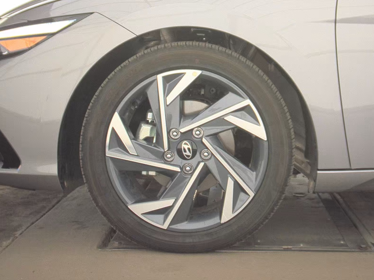 2025 Hyundai Elantra Hybrid Limited FWD