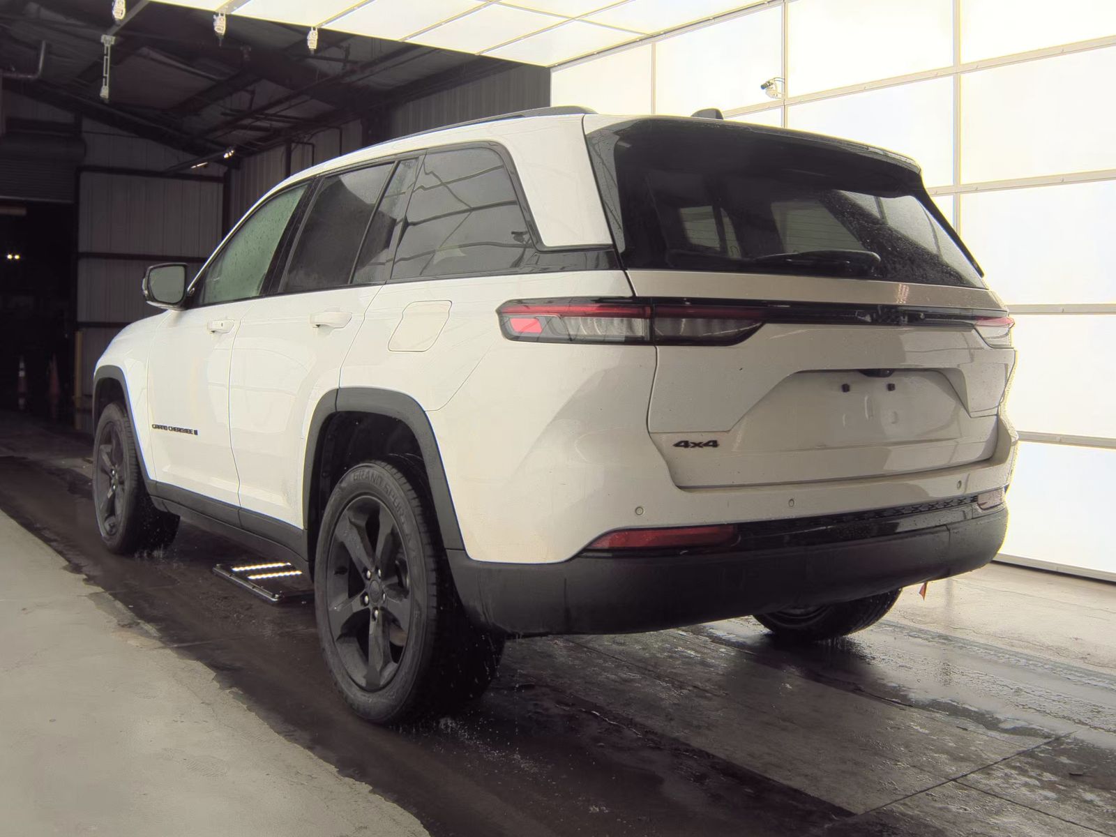2022 Jeep Grand Cherokee Altitude AWD