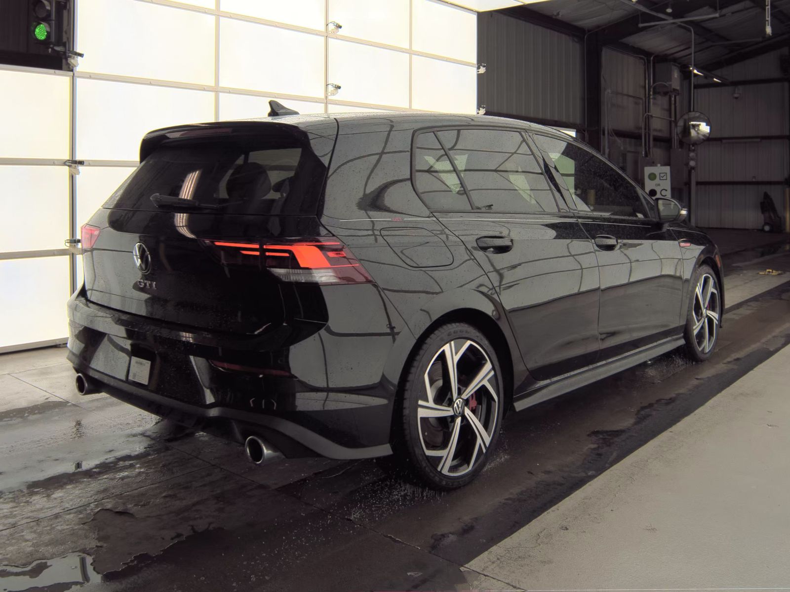 2024 Volkswagen Golf GTI 2.0T SE FWD