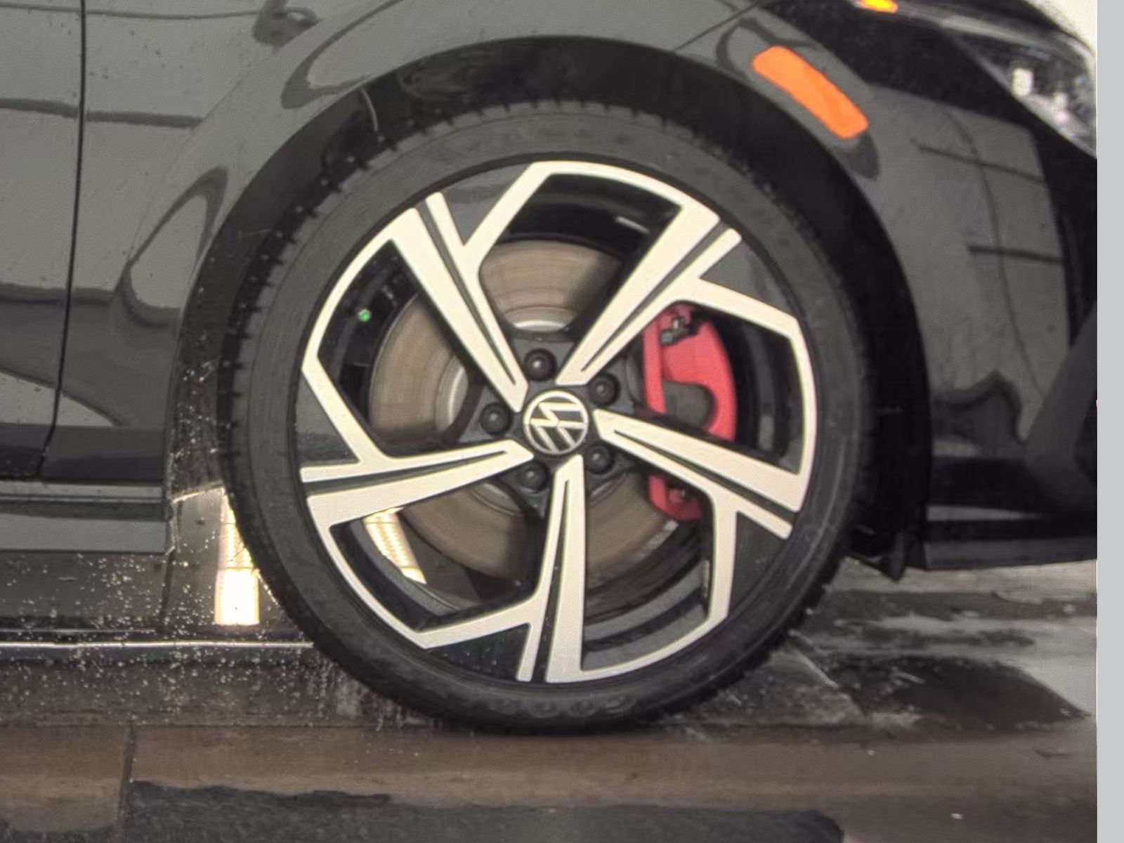 2024 Volkswagen Golf GTI 2.0T SE FWD