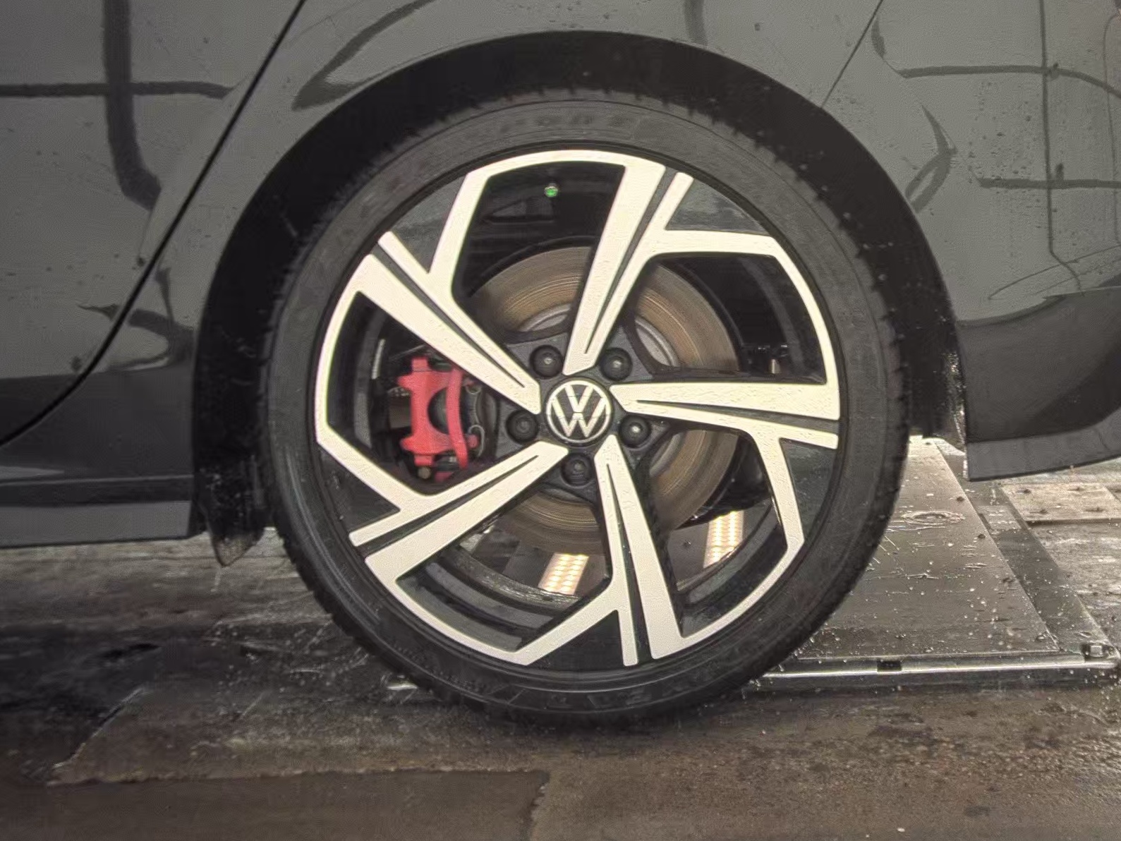 2024 Volkswagen Golf GTI 2.0T SE FWD