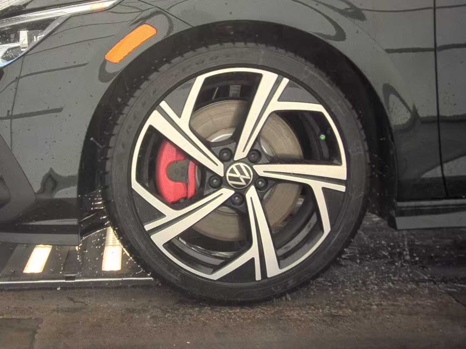 2024 Volkswagen Golf GTI 2.0T SE FWD