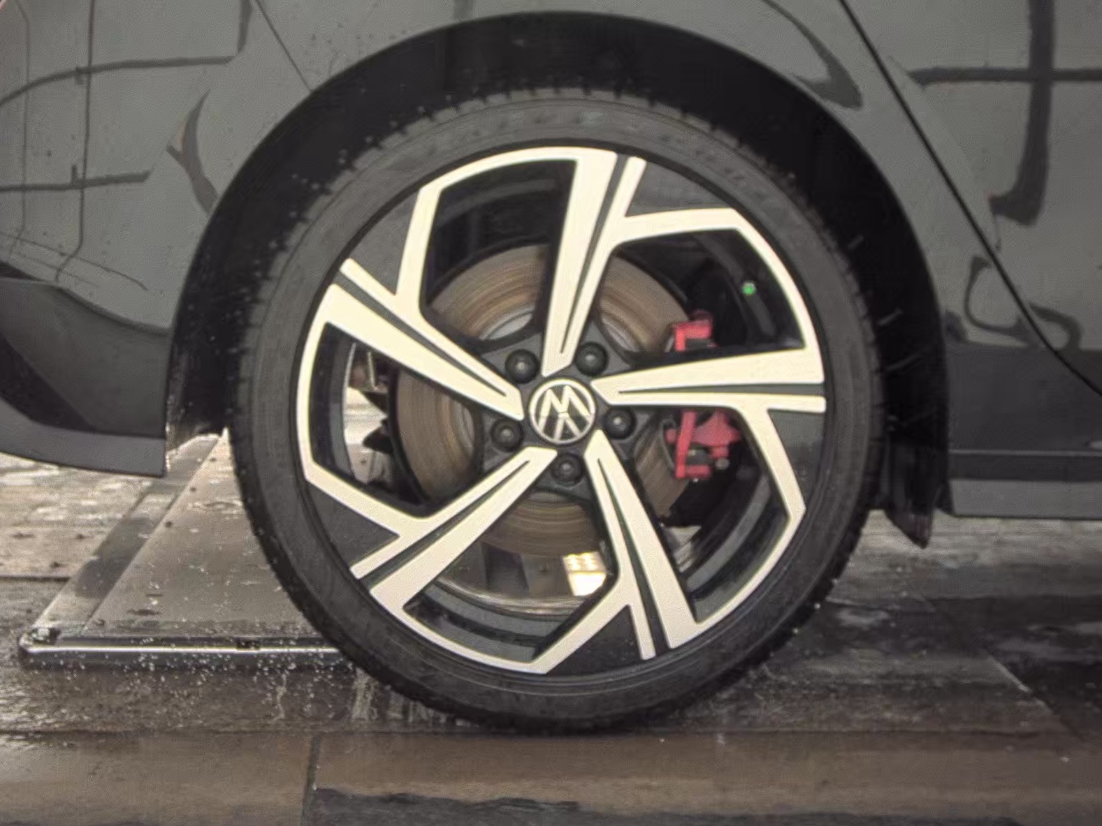 2024 Volkswagen Golf GTI 2.0T SE FWD