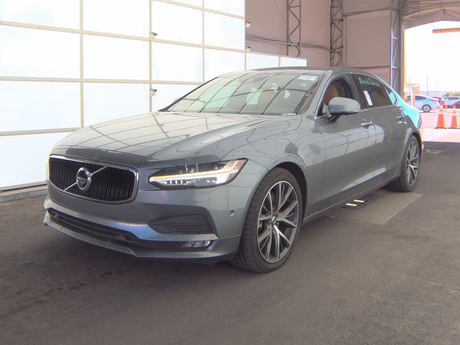 2018 Volvo S90 T6 Momentum AWD