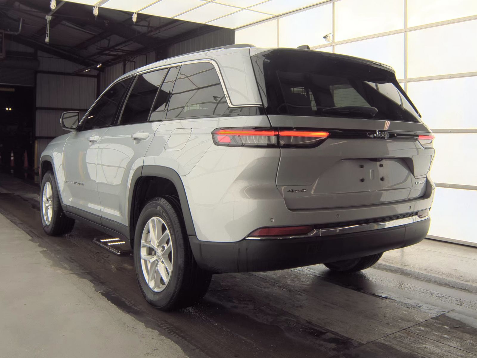 2023 Jeep Grand Cherokee Laredo AWD
