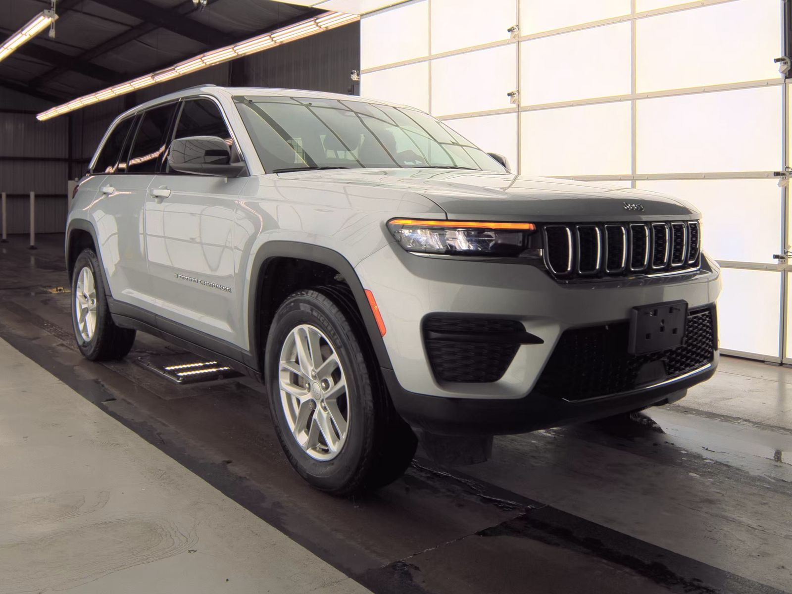 2023 Jeep Grand Cherokee Laredo AWD