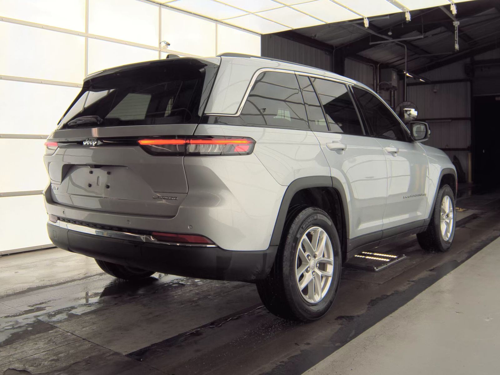 2023 Jeep Grand Cherokee Laredo AWD