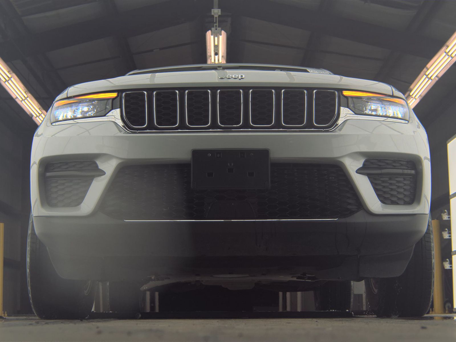 2023 Jeep Grand Cherokee Laredo AWD