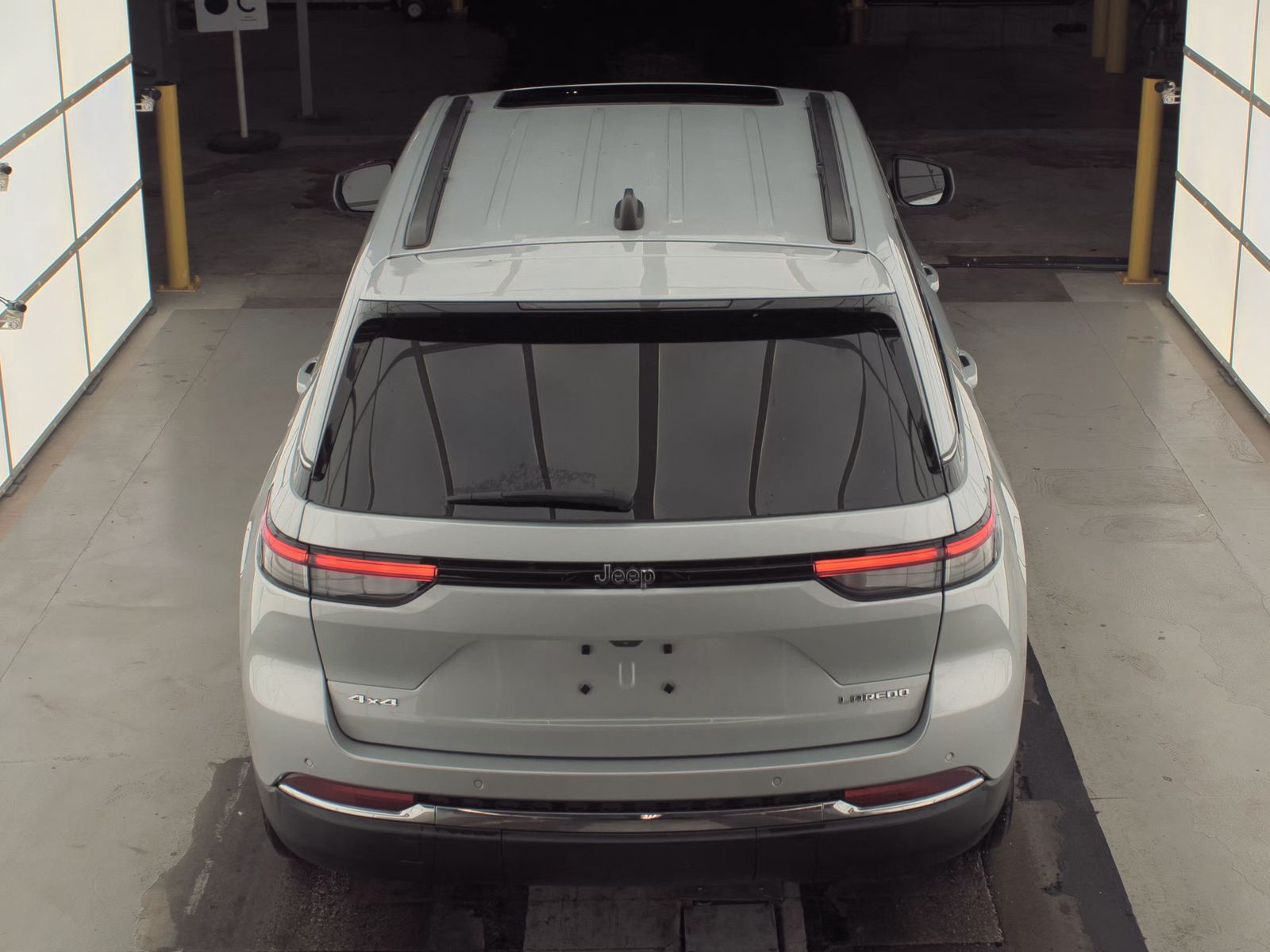 2023 Jeep Grand Cherokee Laredo AWD