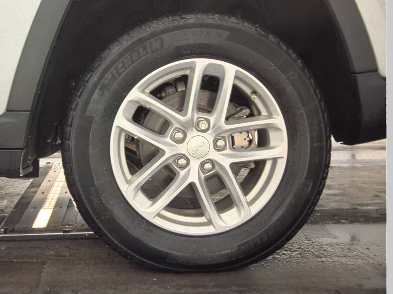 2023 Jeep Grand Cherokee Laredo AWD