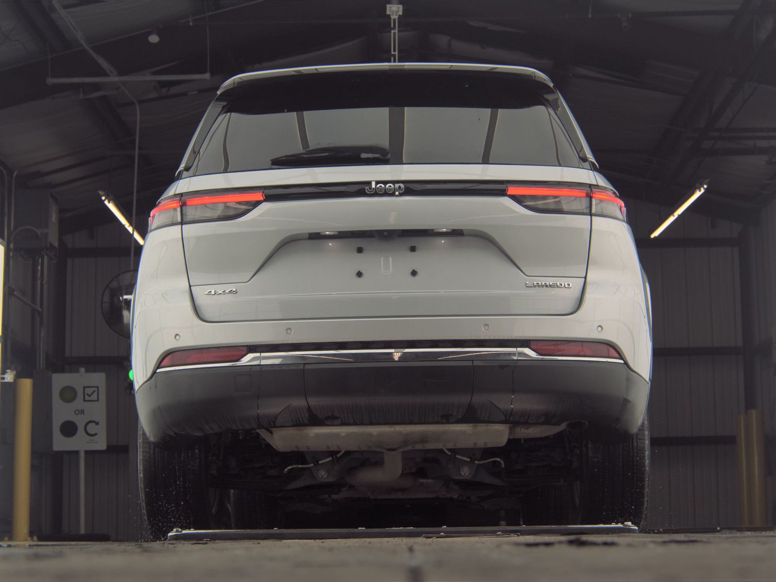 2023 Jeep Grand Cherokee Laredo AWD