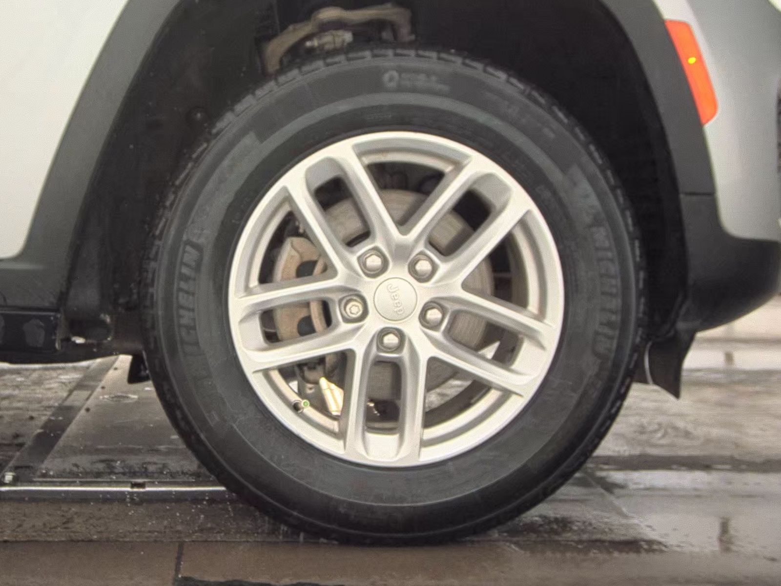 2023 Jeep Grand Cherokee Laredo AWD