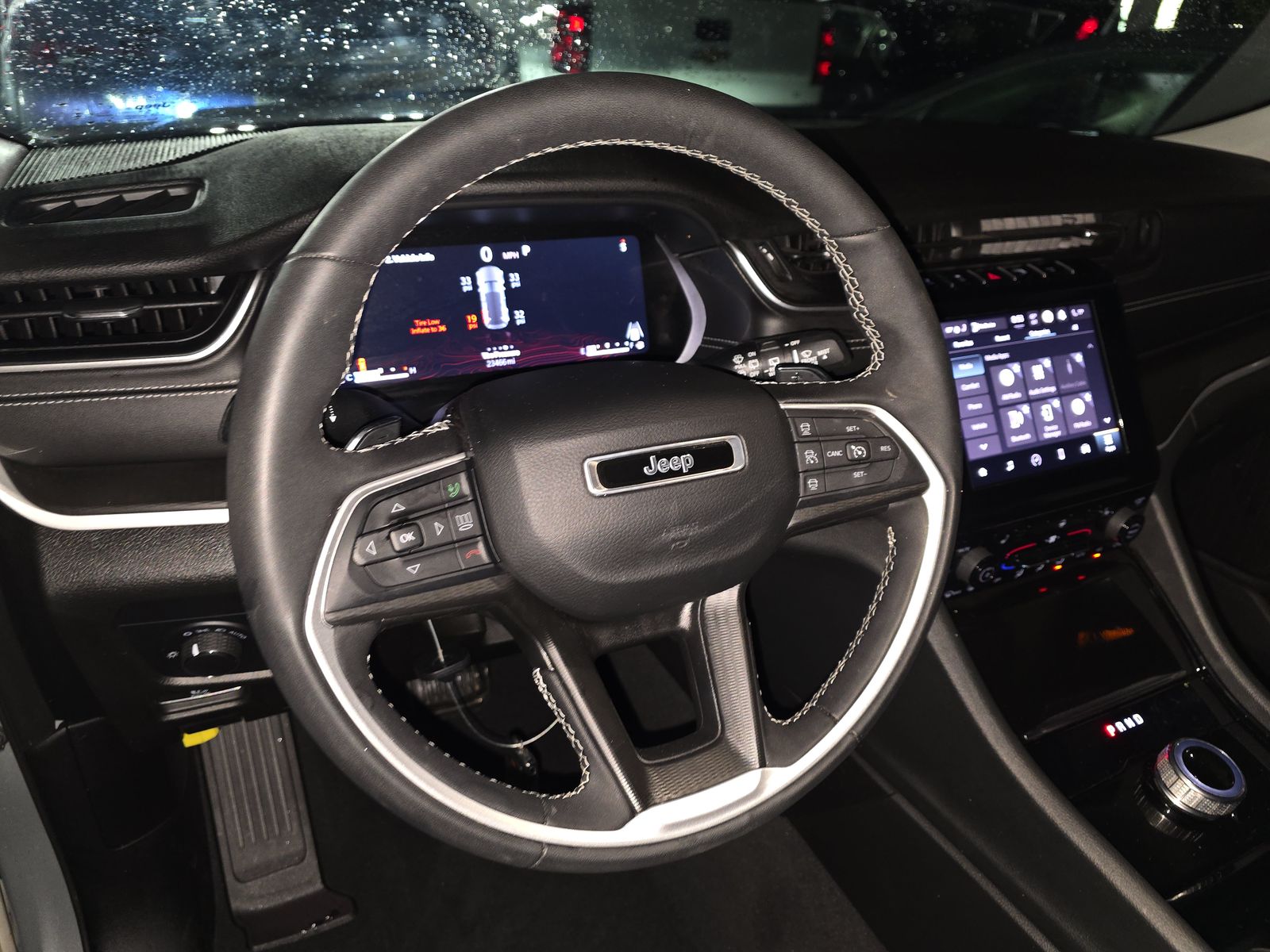 2023 Jeep Grand Cherokee Laredo AWD