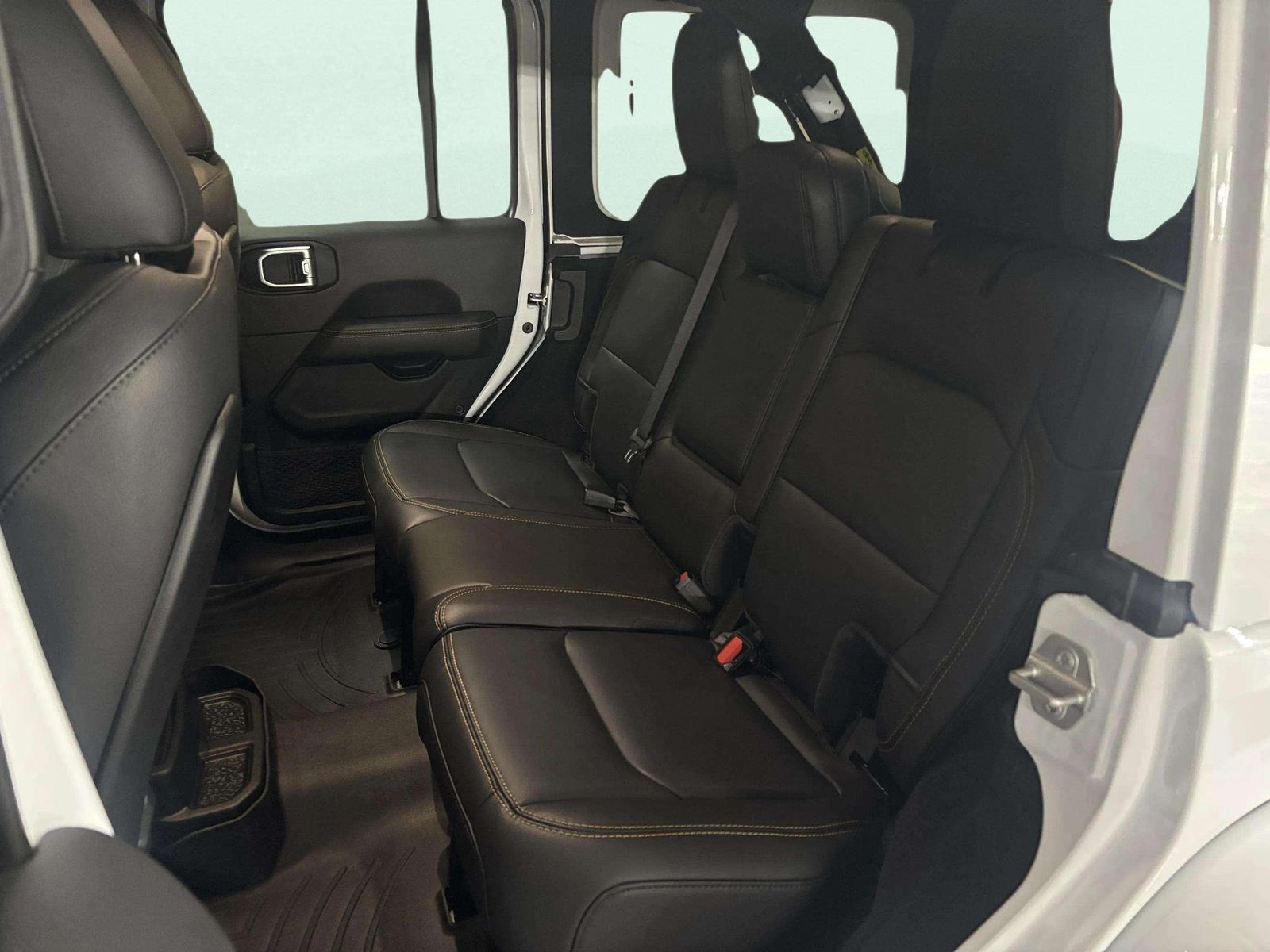 2024 Jeep Wrangler Sahara AWD