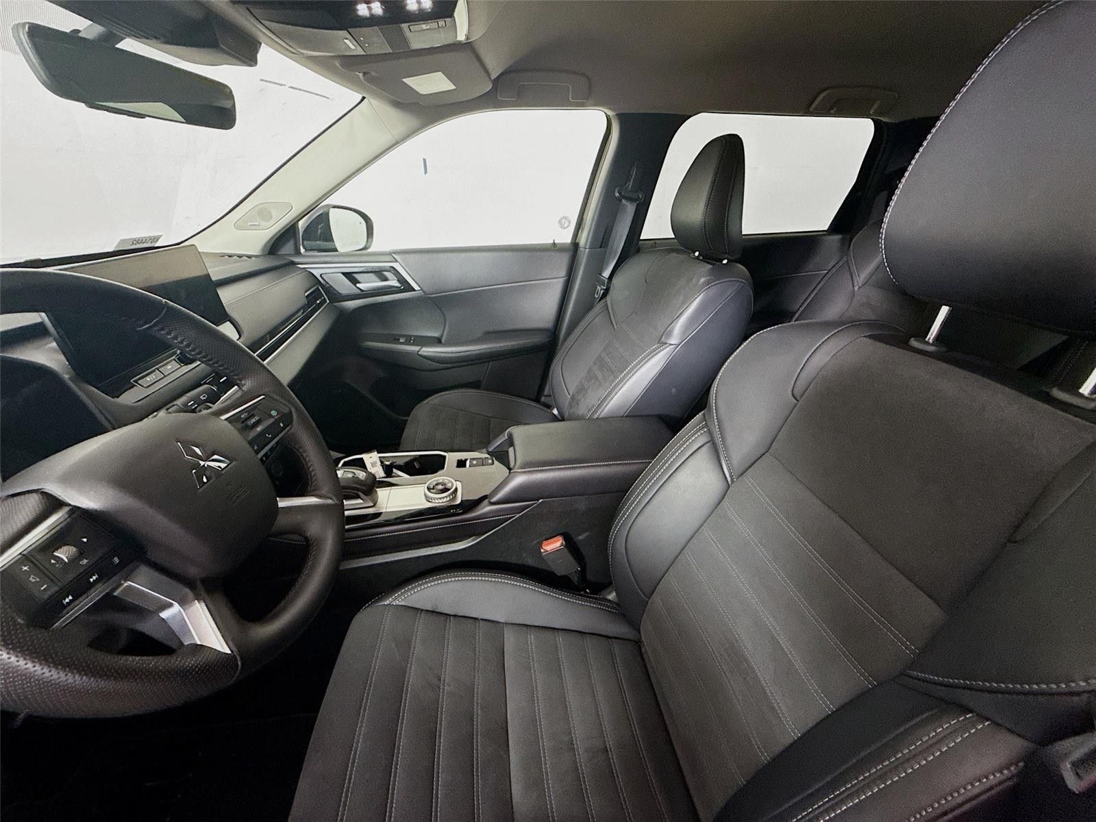 2025 Mitsubishi Outlander SE AWD