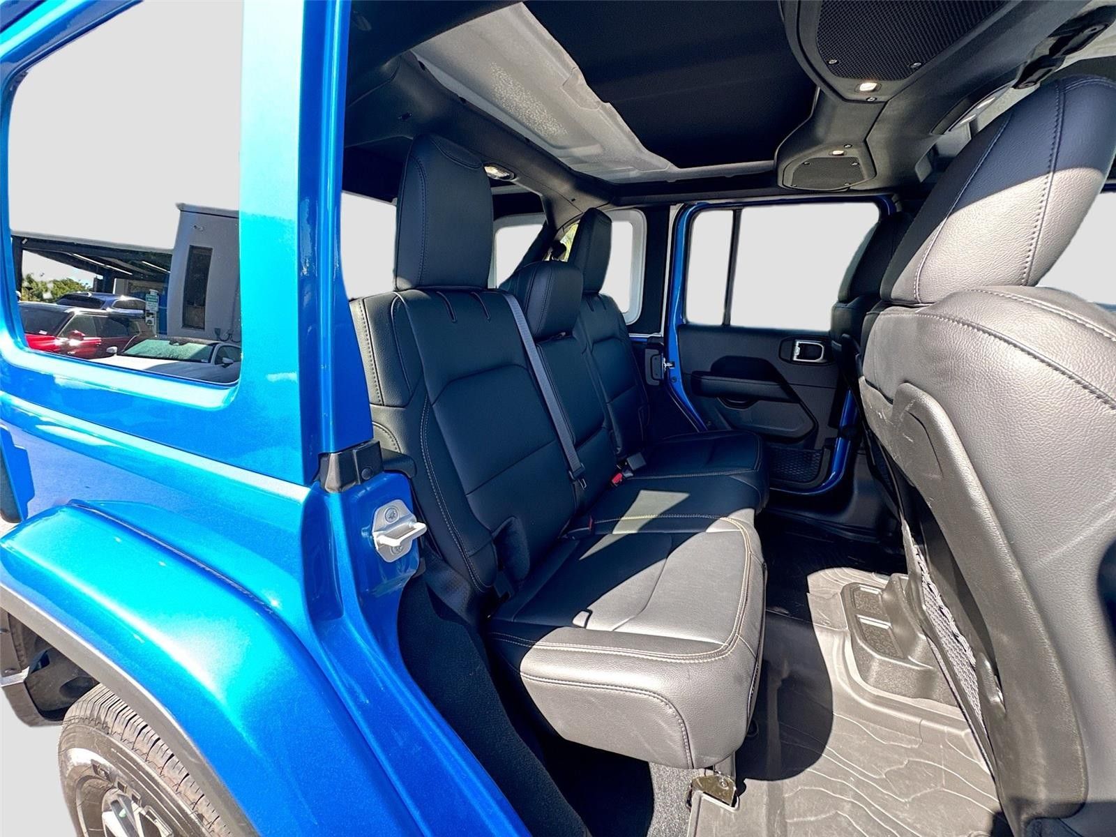 2024 Jeep Wrangler Sahara AWD