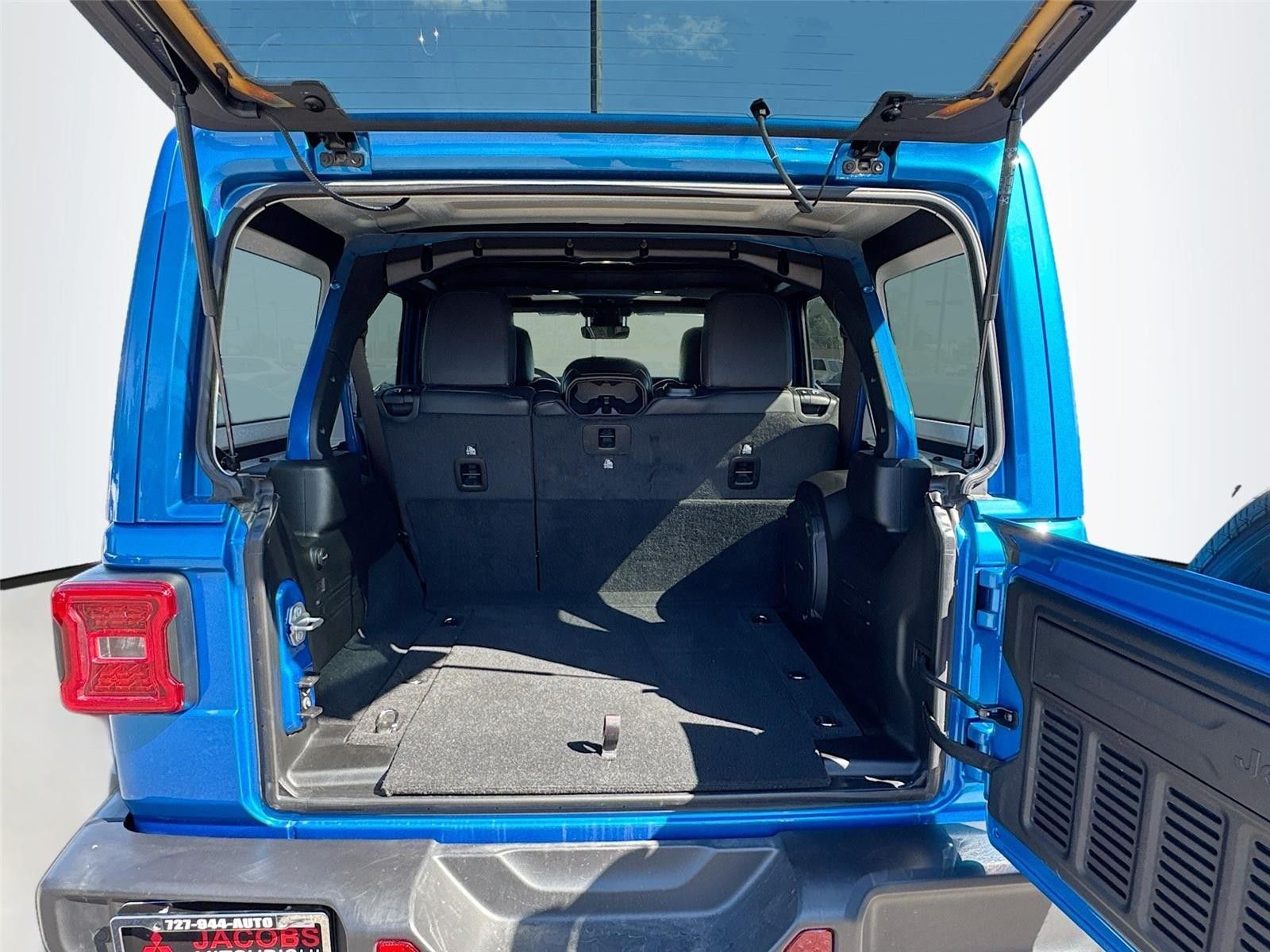 2024 Jeep Wrangler Sahara AWD