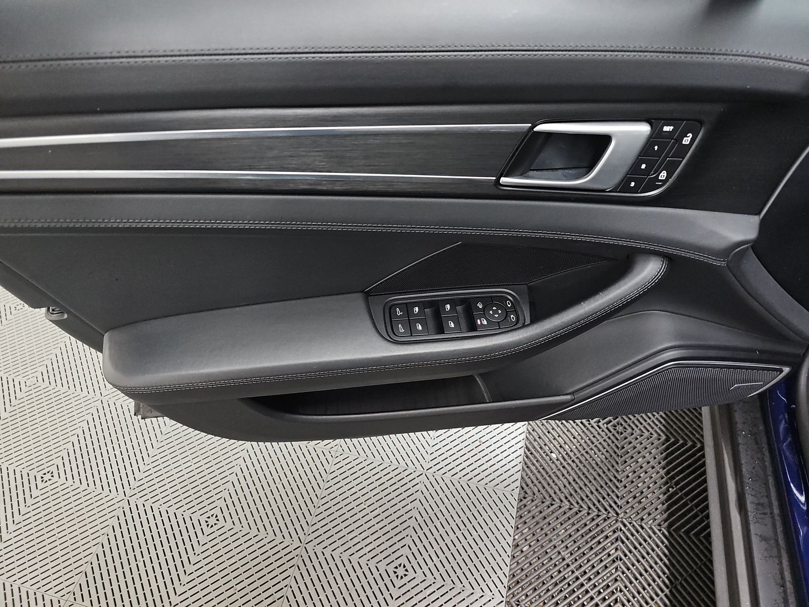 2022 Porsche Panamera 4 Platinum Edition AWD