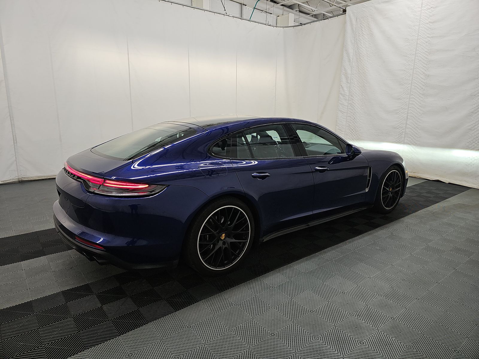 2022 Porsche Panamera 4 Platinum Edition AWD