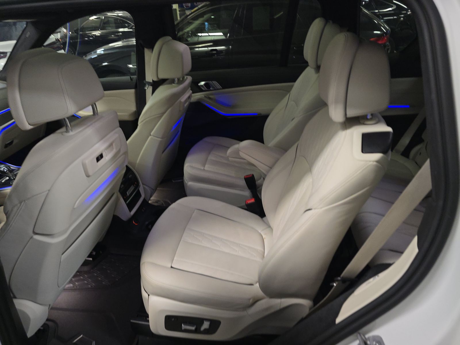 2022 BMW X7 M50i AWD