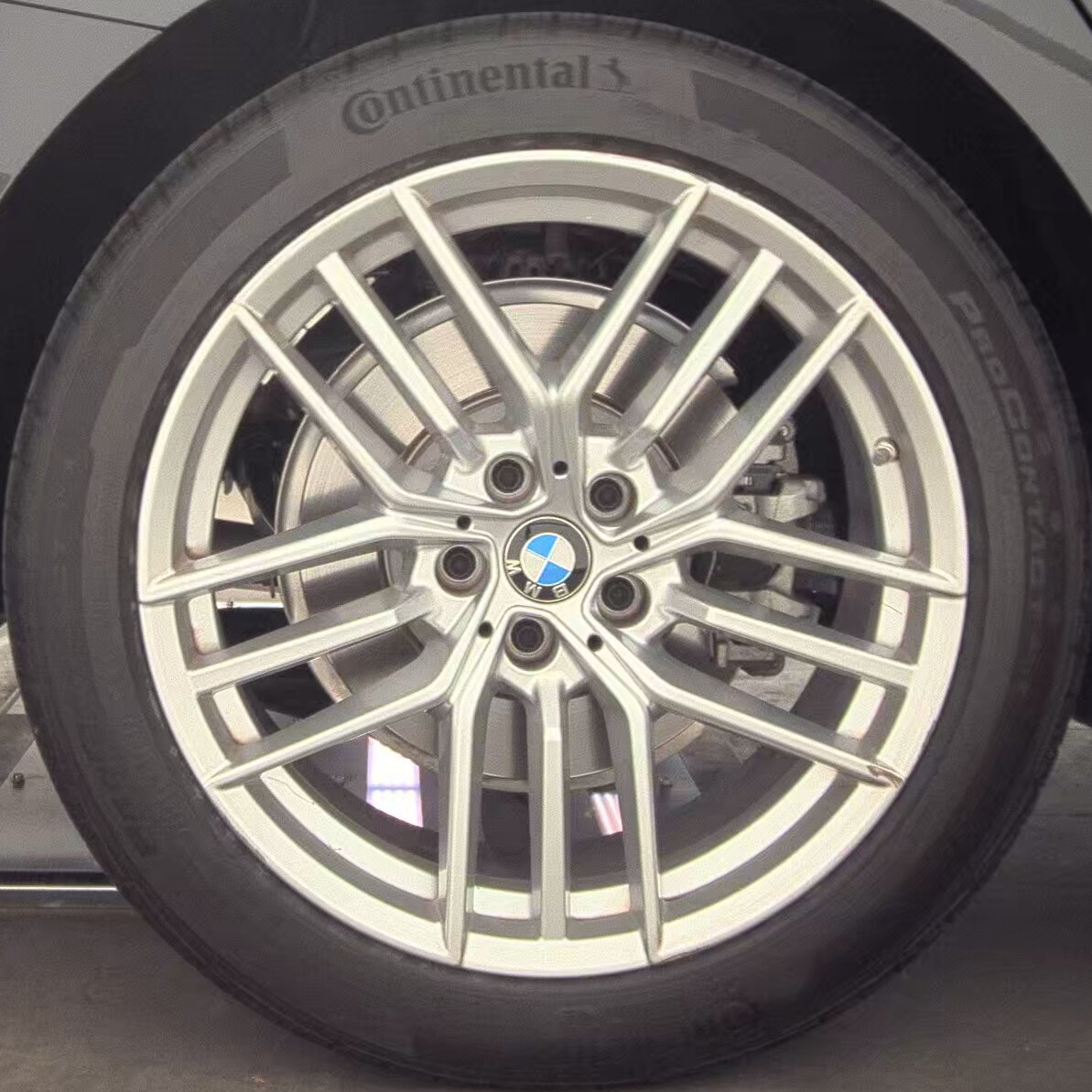 2025 BMW 5 Series 530i RWD