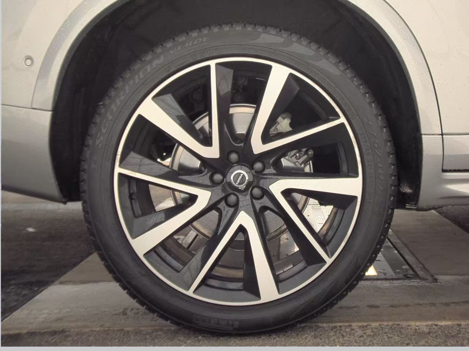 2023 Volvo XC90 B6 Plus AWD