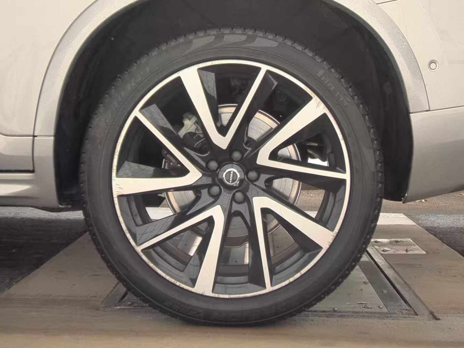 2023 Volvo XC90 B6 Plus AWD