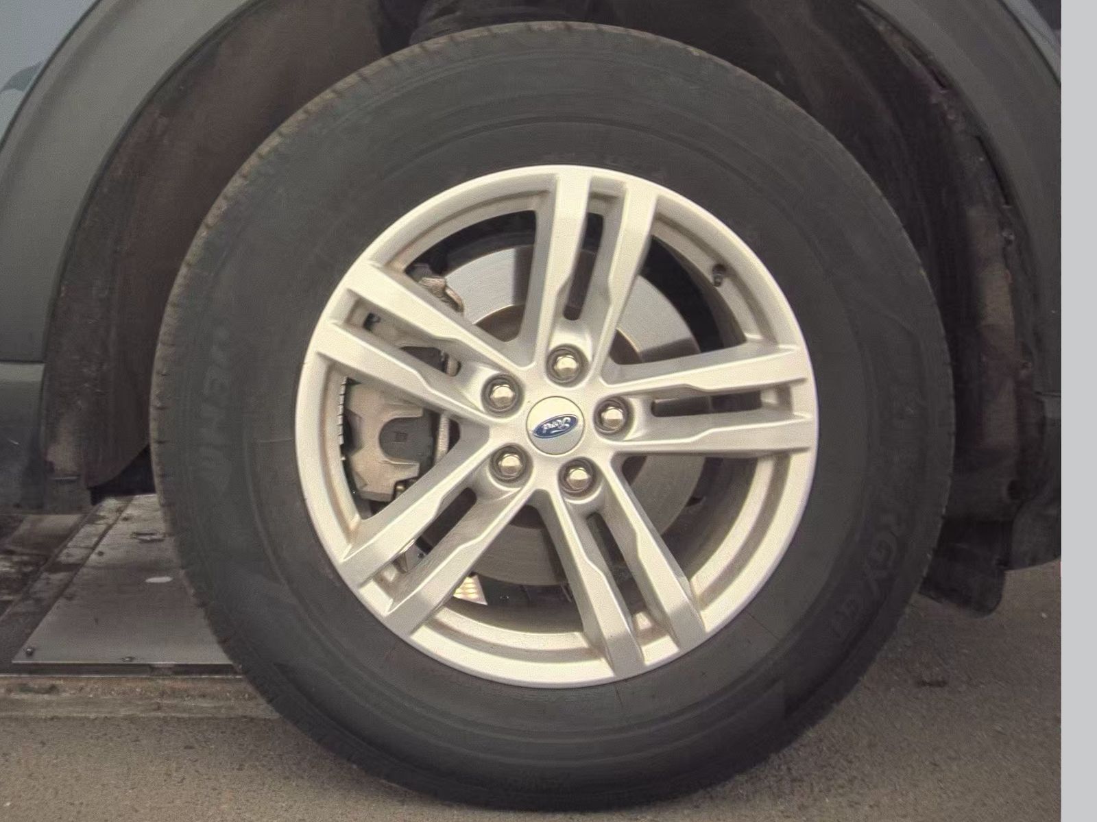 2023 Ford Explorer XLT AWD