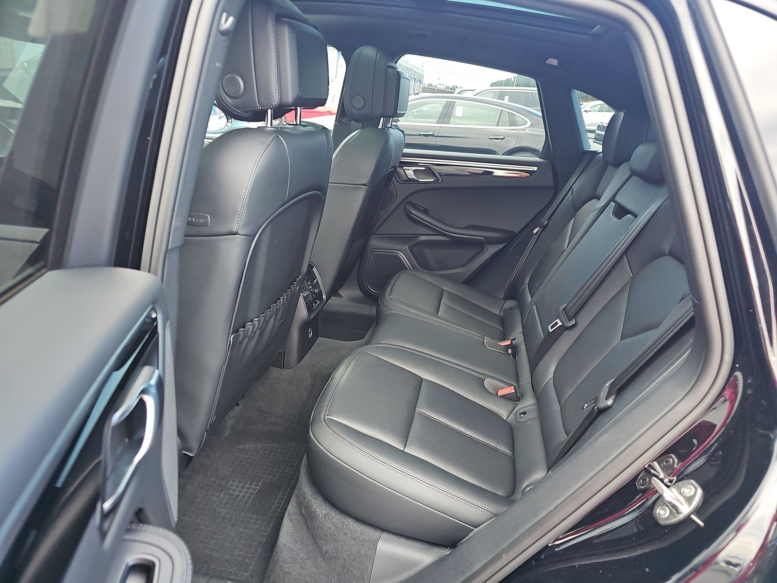 2024 Porsche Macan Base AWD