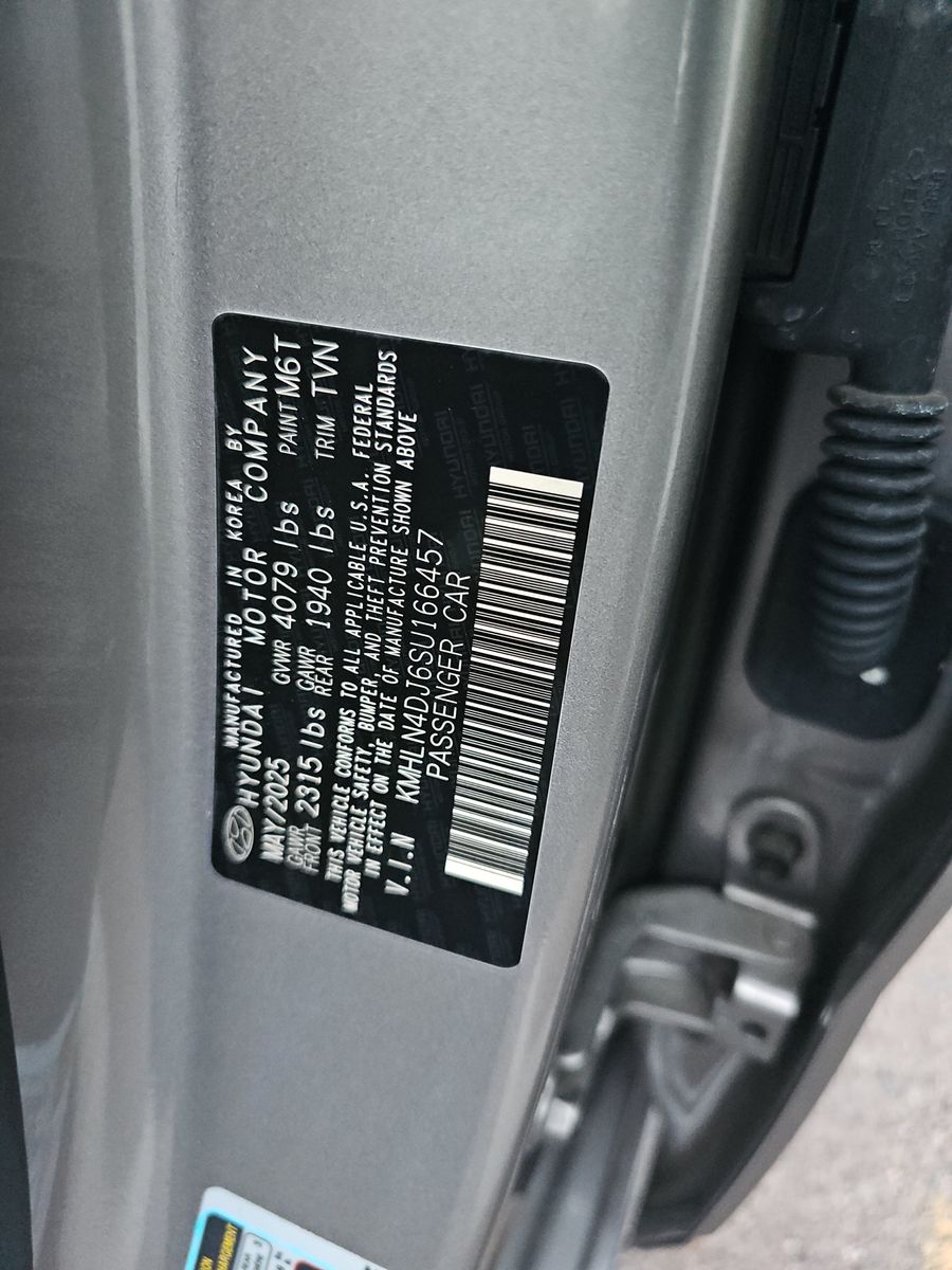 2025 Hyundai Elantra Hybrid Limited FWD