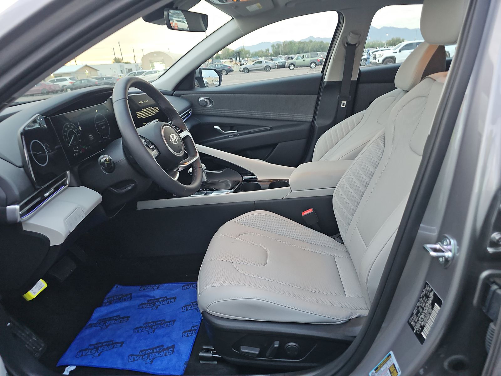 2025 Hyundai Elantra Hybrid Limited FWD