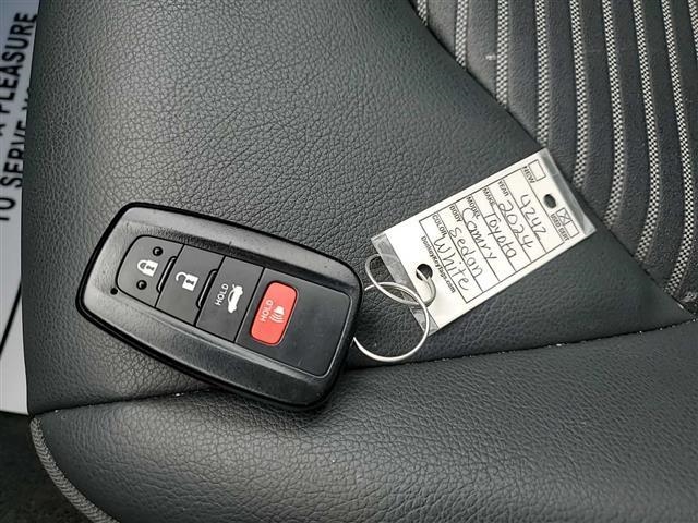 2024 Toyota Camry SE FWD