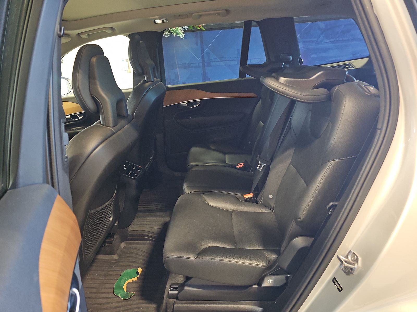 2022 Volvo XC90 T6 Momentum AWD