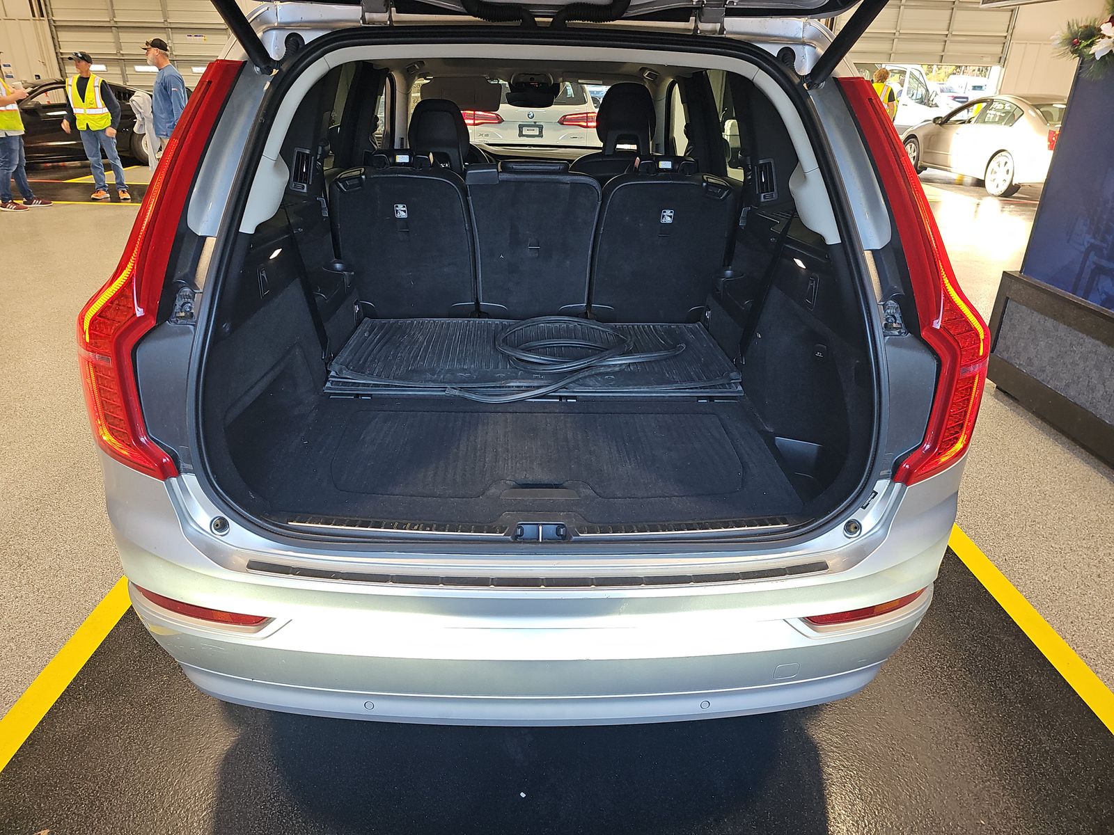 2022 Volvo XC90 T6 Momentum AWD