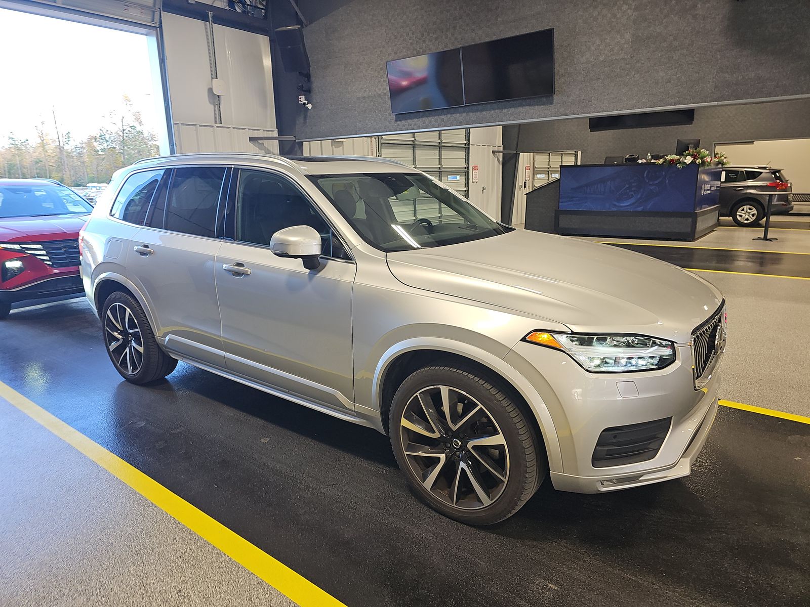 2022 Volvo XC90 T6 Momentum AWD