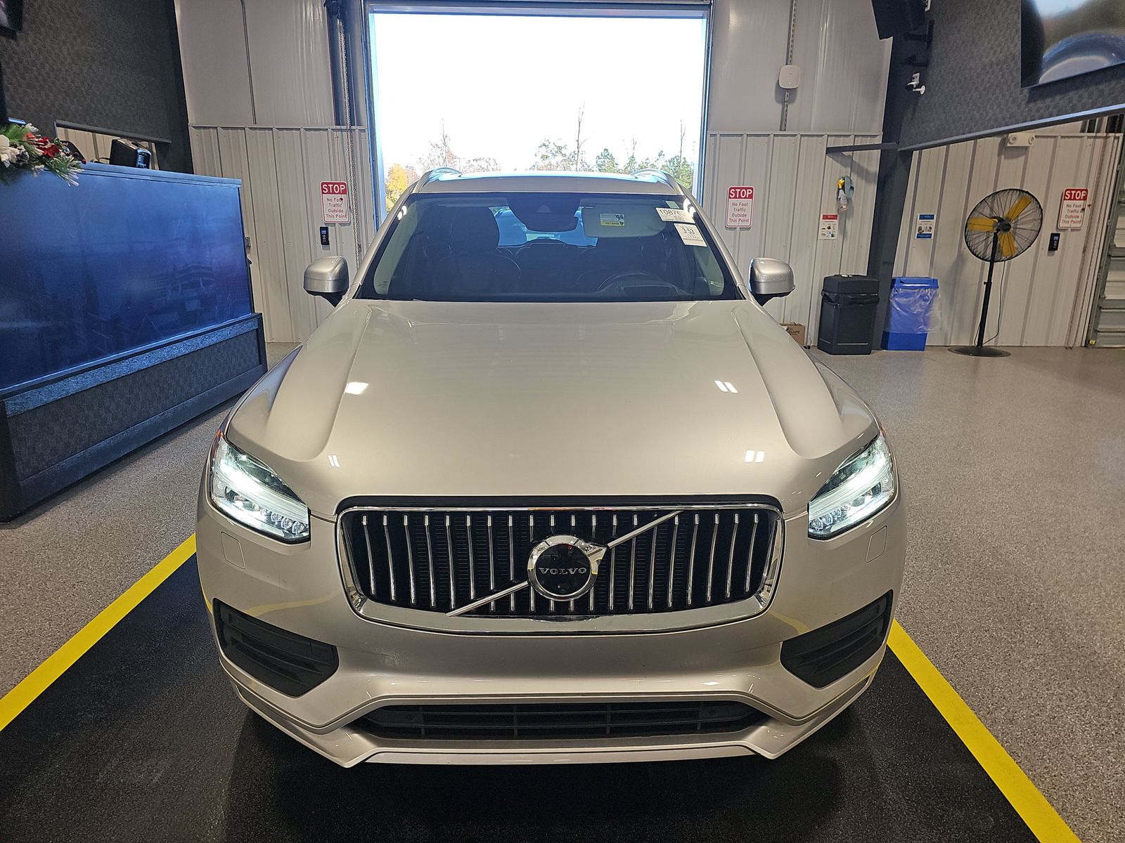 2022 Volvo XC90 T6 Momentum AWD