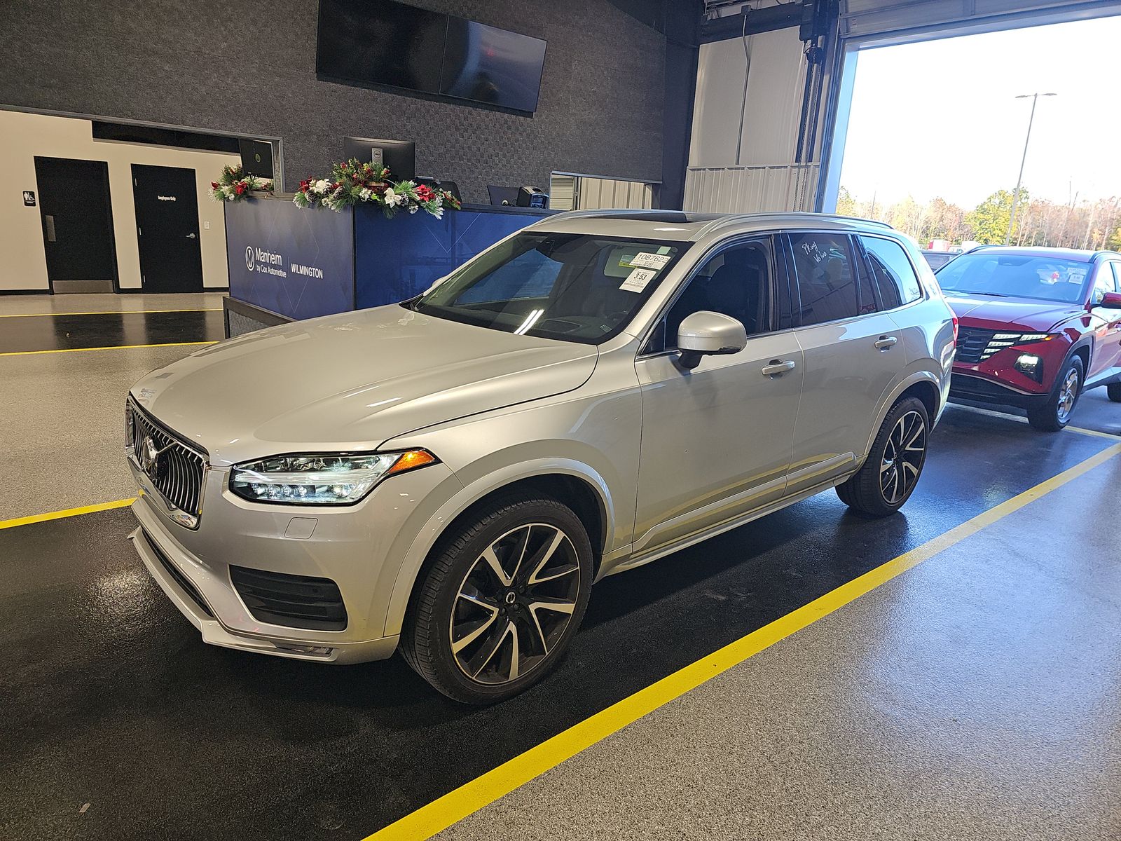 2022 Volvo XC90 T6 Momentum AWD