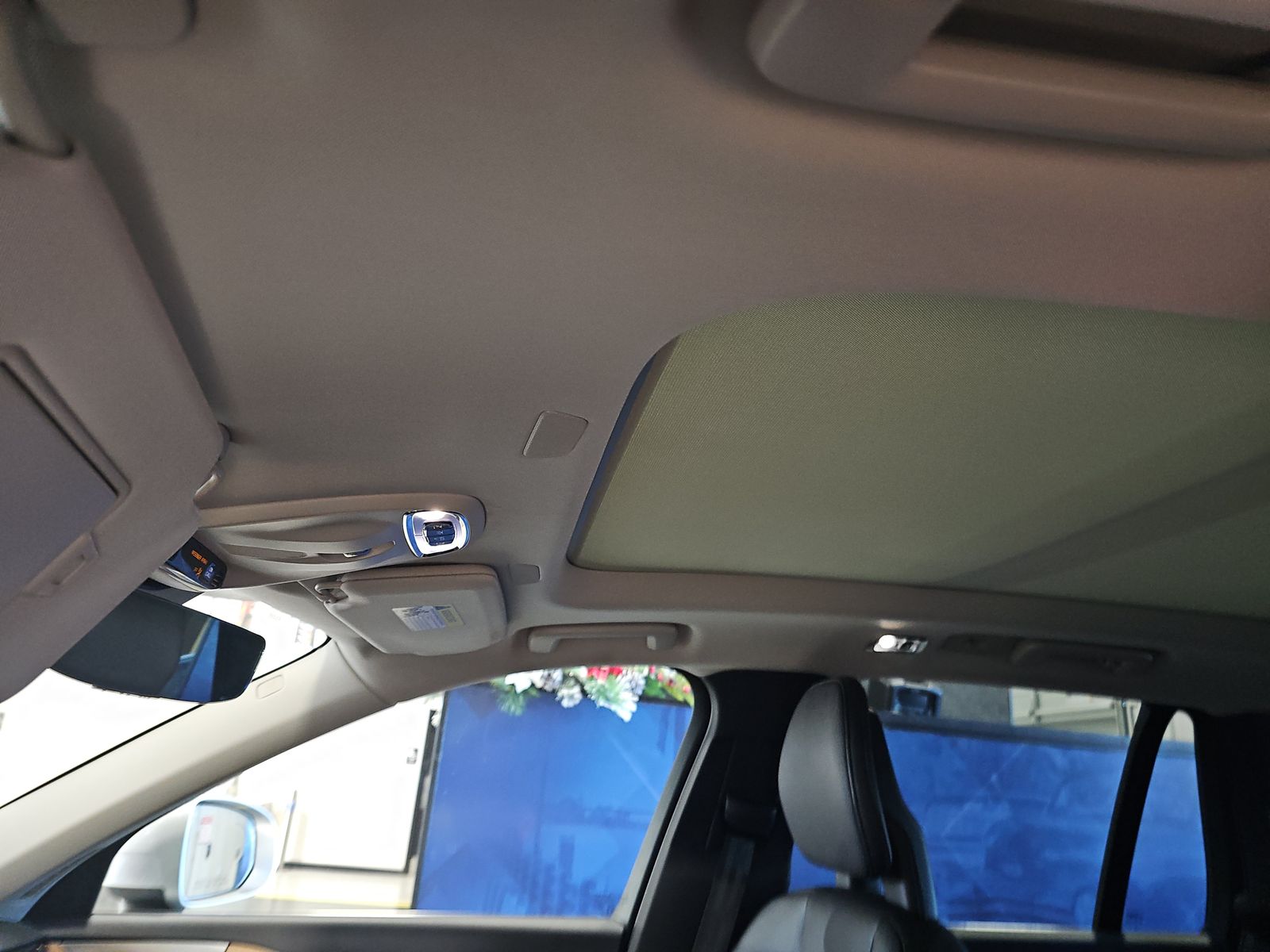 2022 Volvo XC90 T6 Momentum AWD