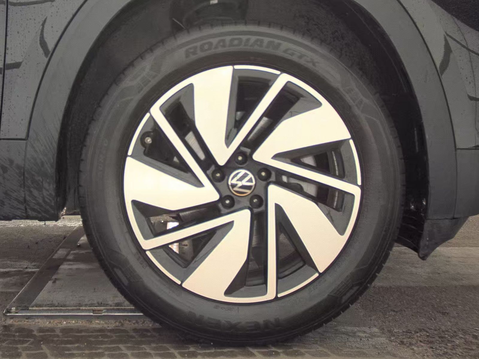 2025 Volkswagen Atlas 2.0T SE AWD