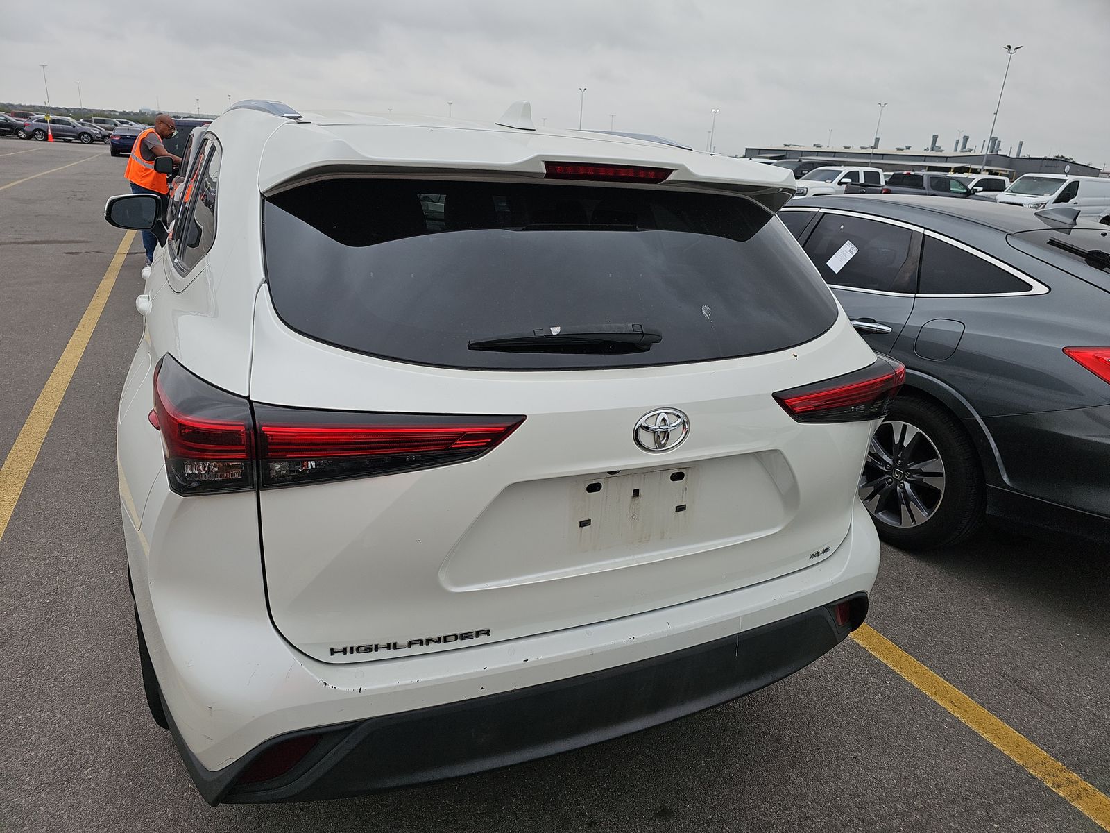 2021 Toyota Highlander XLE FWD