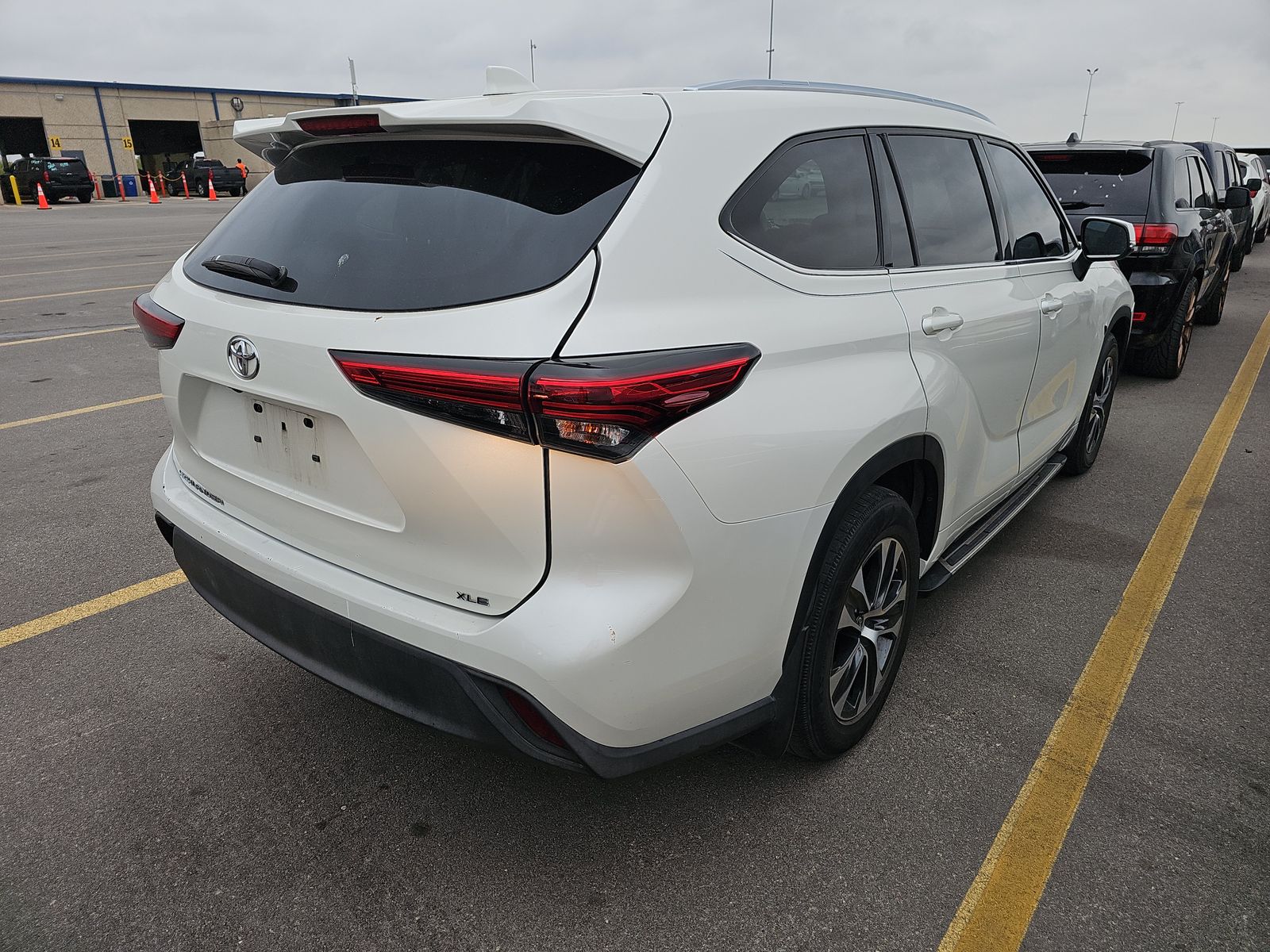 2021 Toyota Highlander XLE FWD