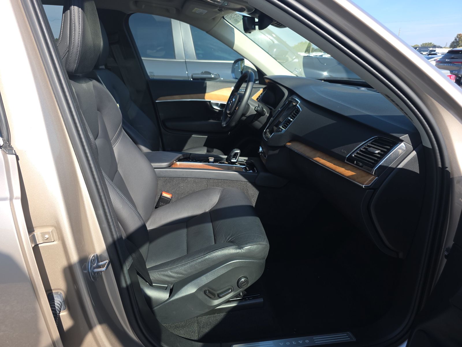 2024 Volvo XC90 B5 Plus AWD