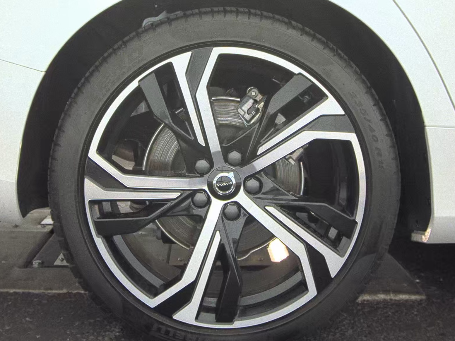 2024 Volvo S60 B5 Plus FWD