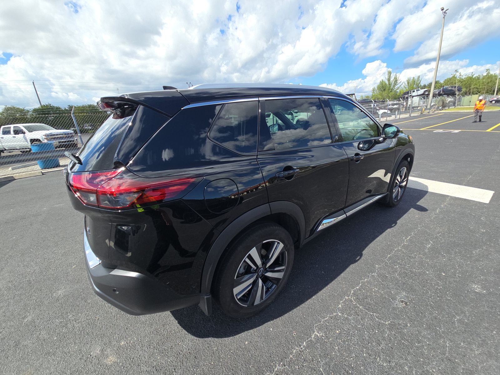 2023 Nissan Rogue SL FWD