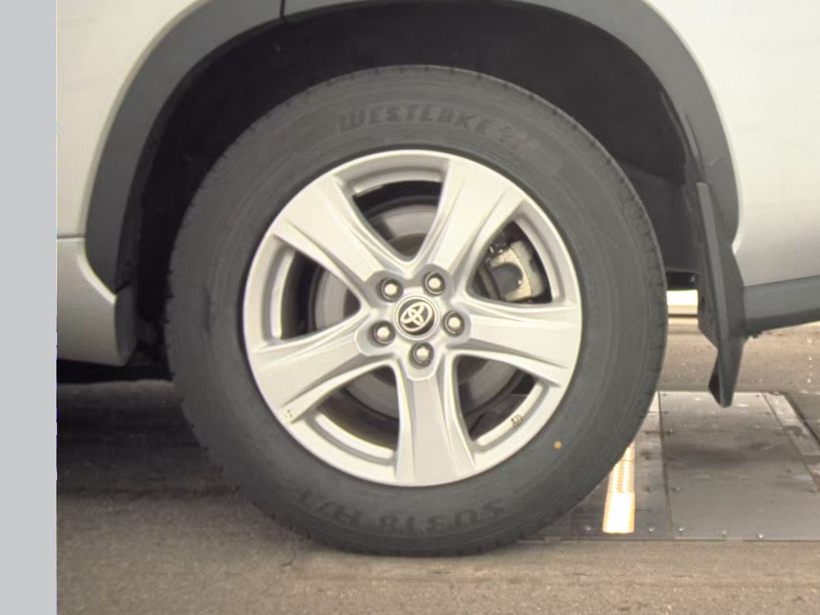 2024 Toyota Highlander LE AWD