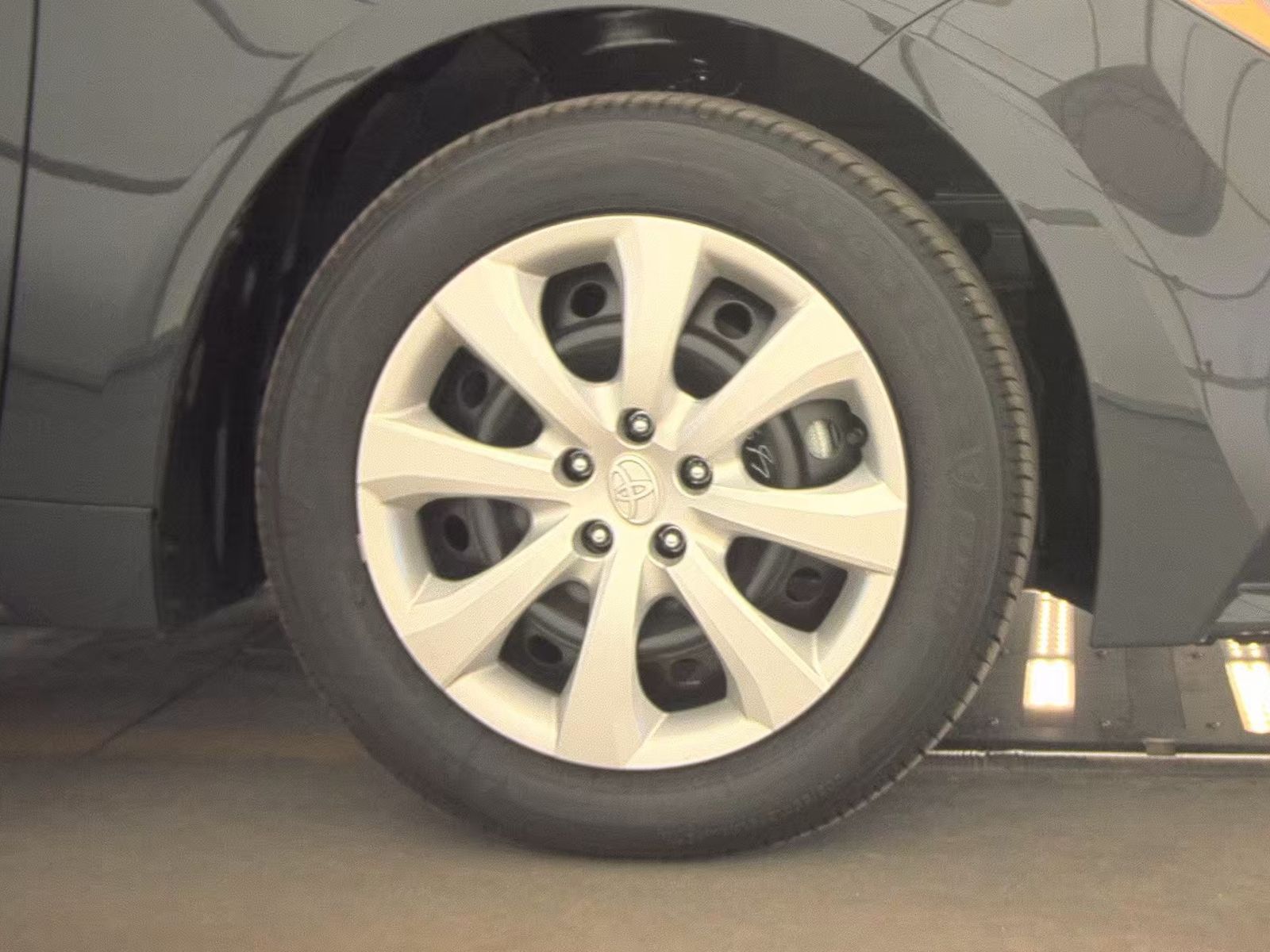 2025 Toyota Corolla LE FWD