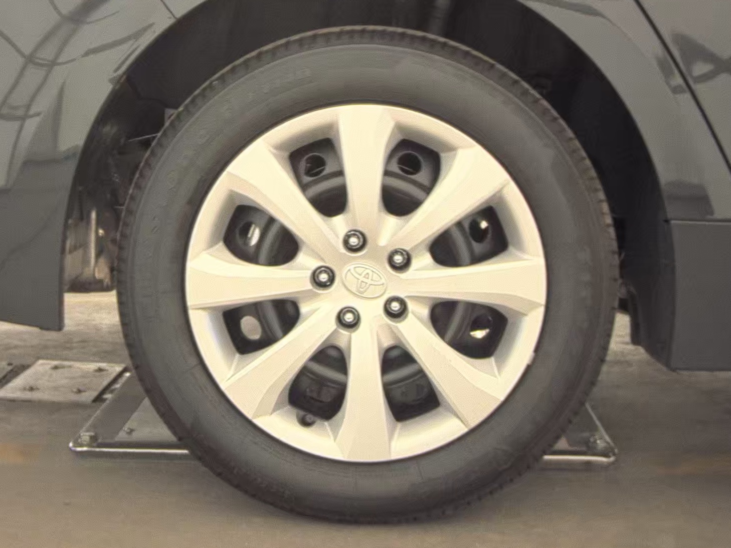 2025 Toyota Corolla LE FWD